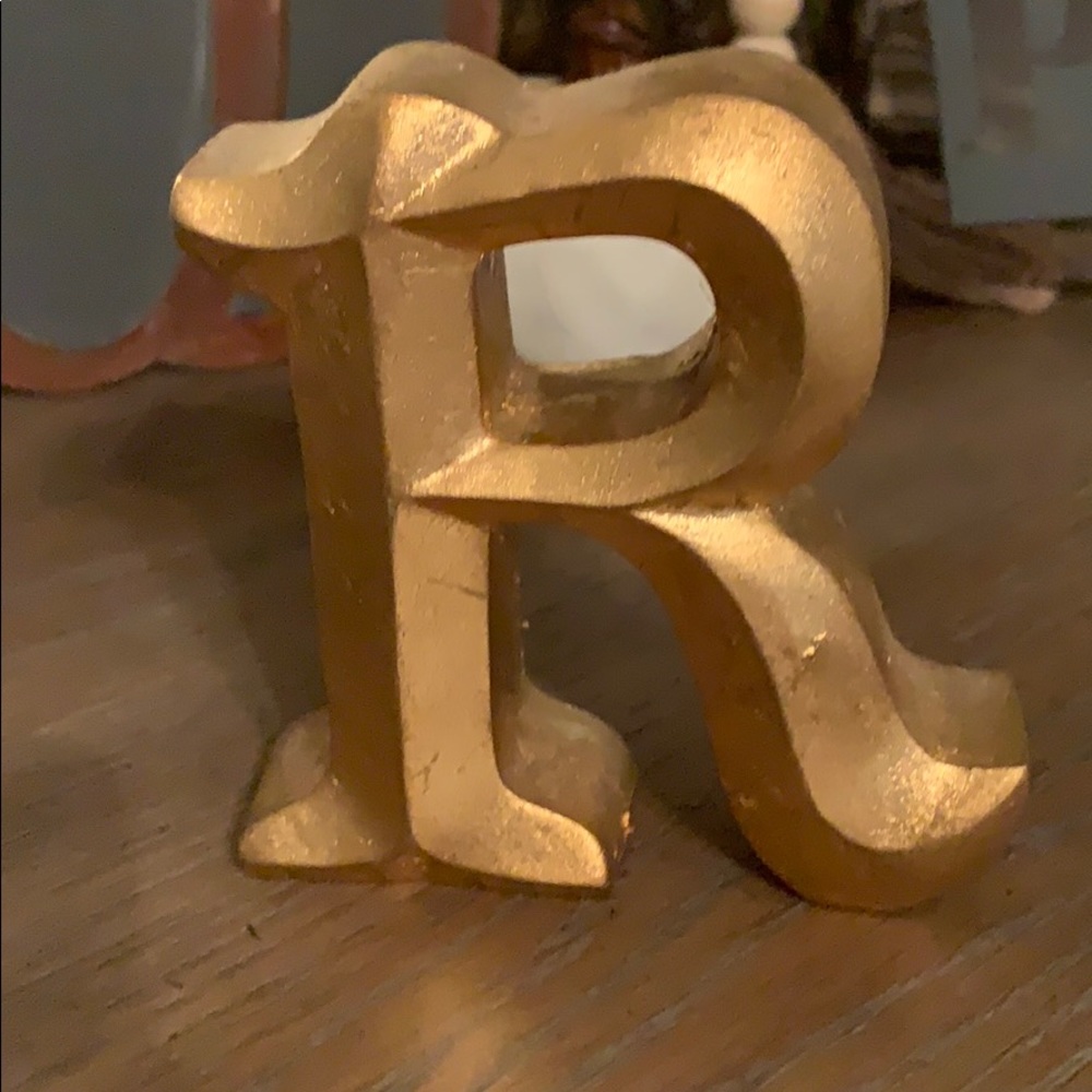 Gold R Accent Decor